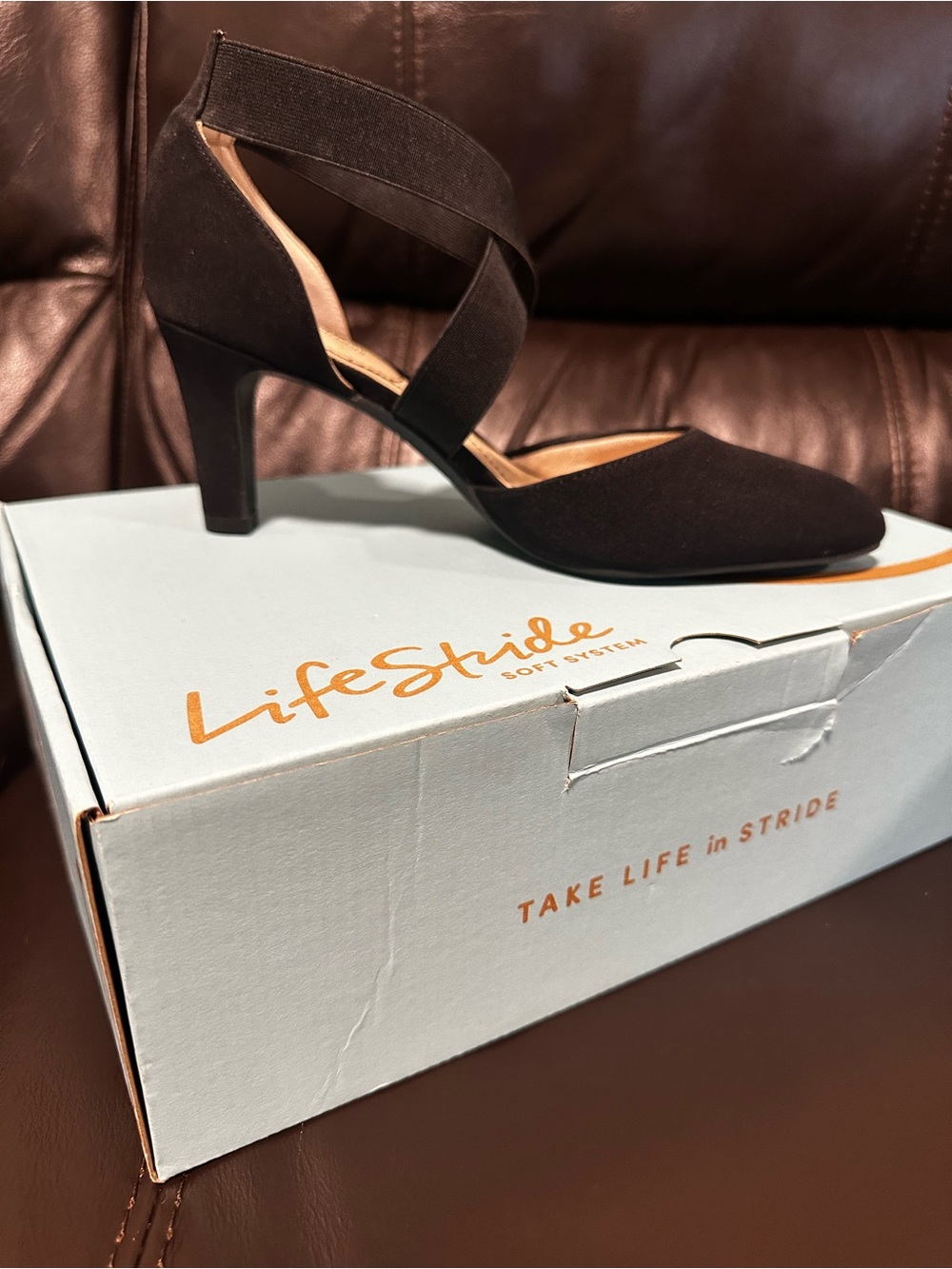 Life Stride Black Crisscross Elastic Mid Heel Pump